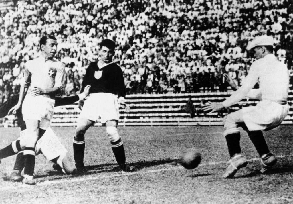 BagLegal's tweet photo. 📊 Você sabia?

Toda seleção que aplicou um 7x1 em uma Copa do Mundo chegou à decisão do torneio.

🇮🇹 Itália 7x1 EUA (1934) → Campeã ✅

🇧🇷 Brasil 7x1 Suécia (1950) → Chegou ao jogo decisivo do Quadrangular Final, mas ficou com o vice ❌ https://t.co/zu3wA0107q