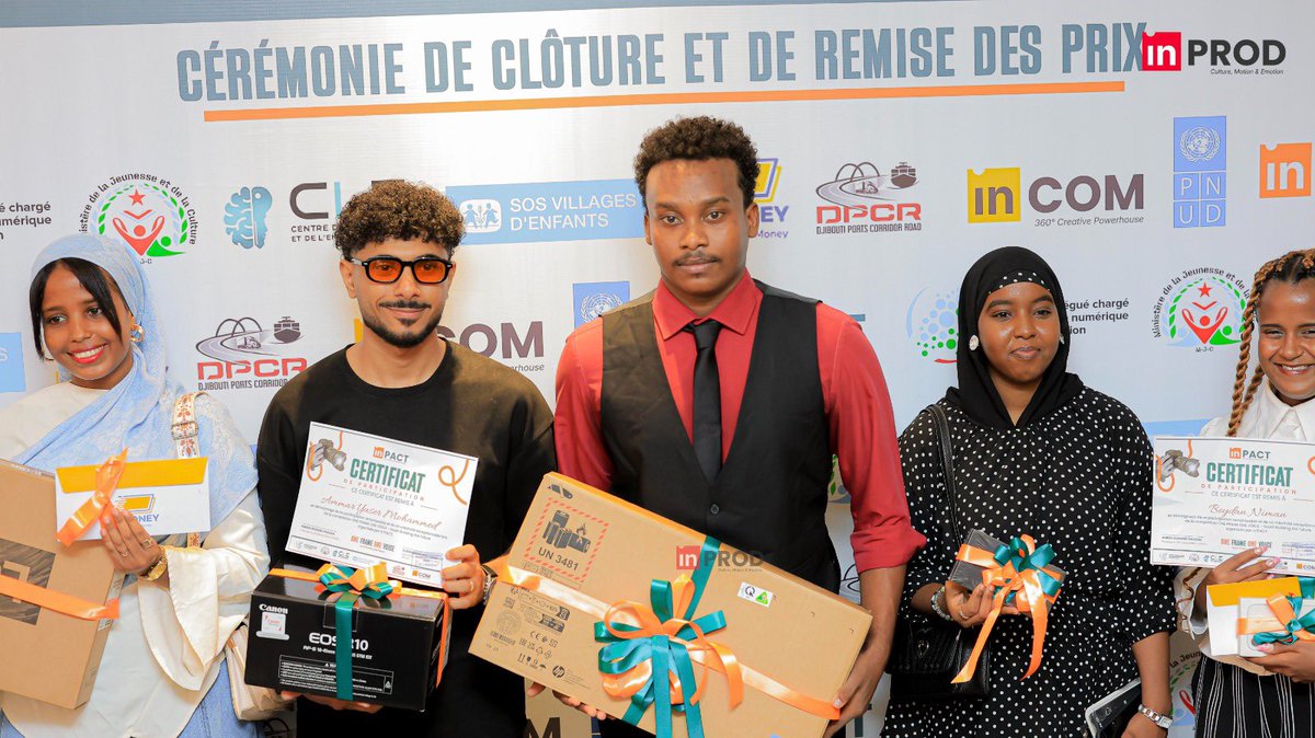 Ilyasdawaleh's tweet photo. Aux côtés de ma collègue de la jeunesse & culture Mme Fardouza Moussa, j’ai eu le plaisir d’assister à la remise des prix du concours « One Frame, One Voice – Youth Building the Future » organisé par InPACT.

Bravo aux participants du concours, aux lauréats, aux partenaires, aux sponsors et à toute l’équipe de l’association InPACT, avec une mention spéciale à Amina Houmed. Belle initiative qui mérite admiration 👍
Notre jeunesse regorge de talents. Continuons à lui offrir des espaces pour s’exprimer, créer et bâtir l’avenir. 👏🇩🇯