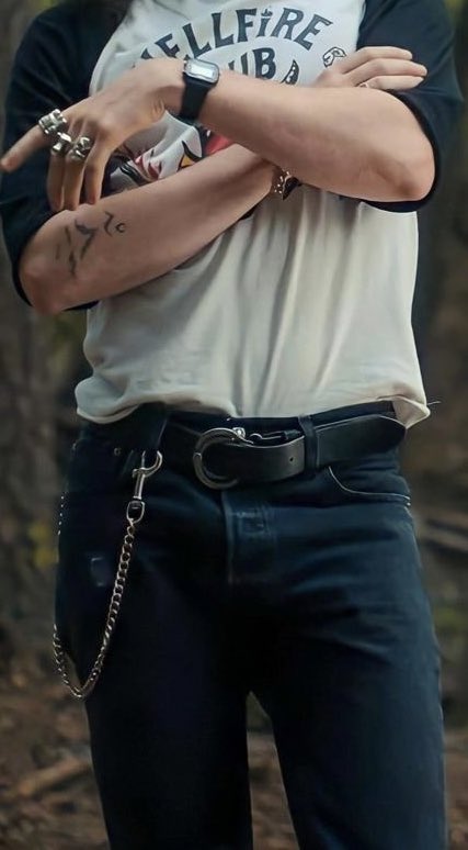 limebikequinn's tweet photo. eddie munson and his slutty waist against the world https://t.co/Jh8FzKIyVK