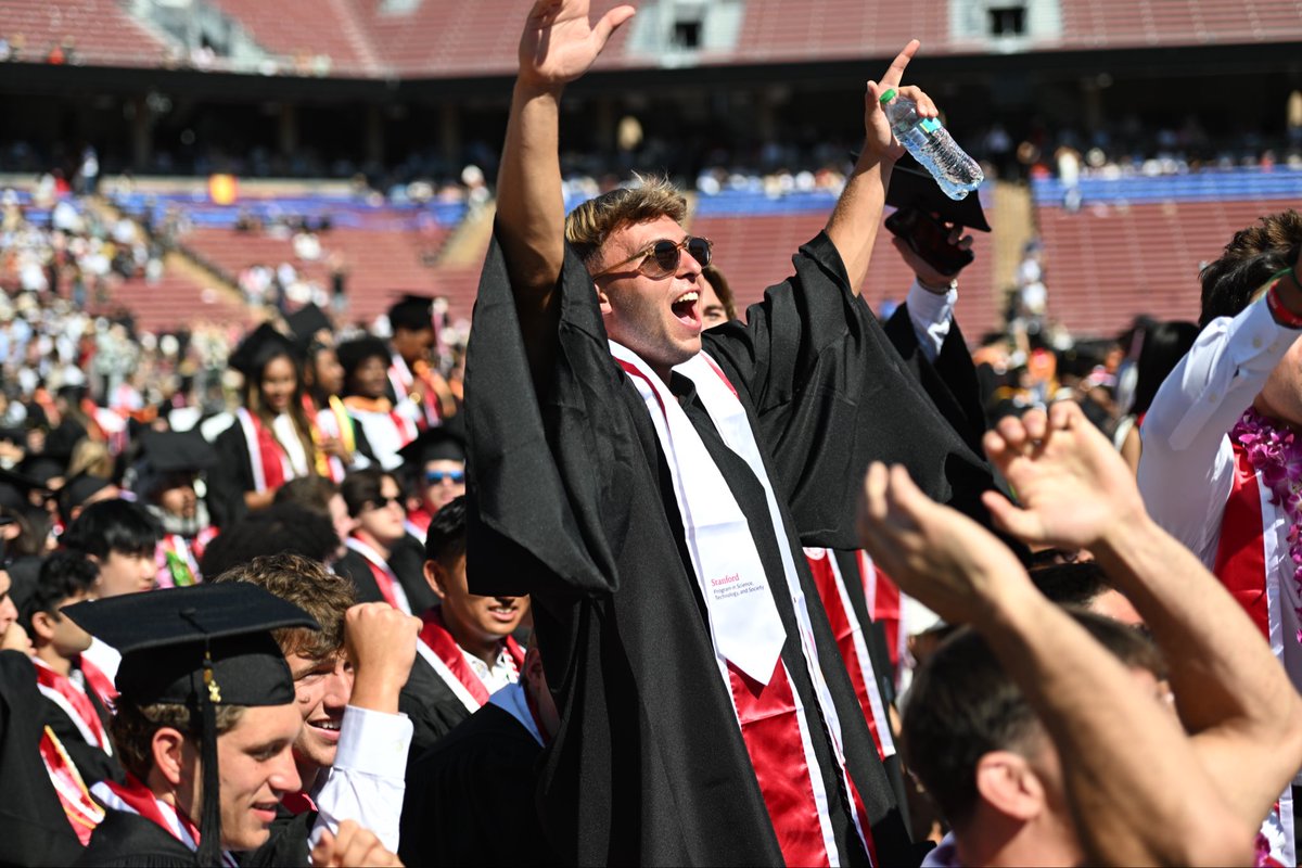StanfordMSoccer's tweet photo. Stanford men 🫡🎓

Congratulations to our Class of 2026 graduates!

#GoStanford https://t.co/XwIFQWZ1H1