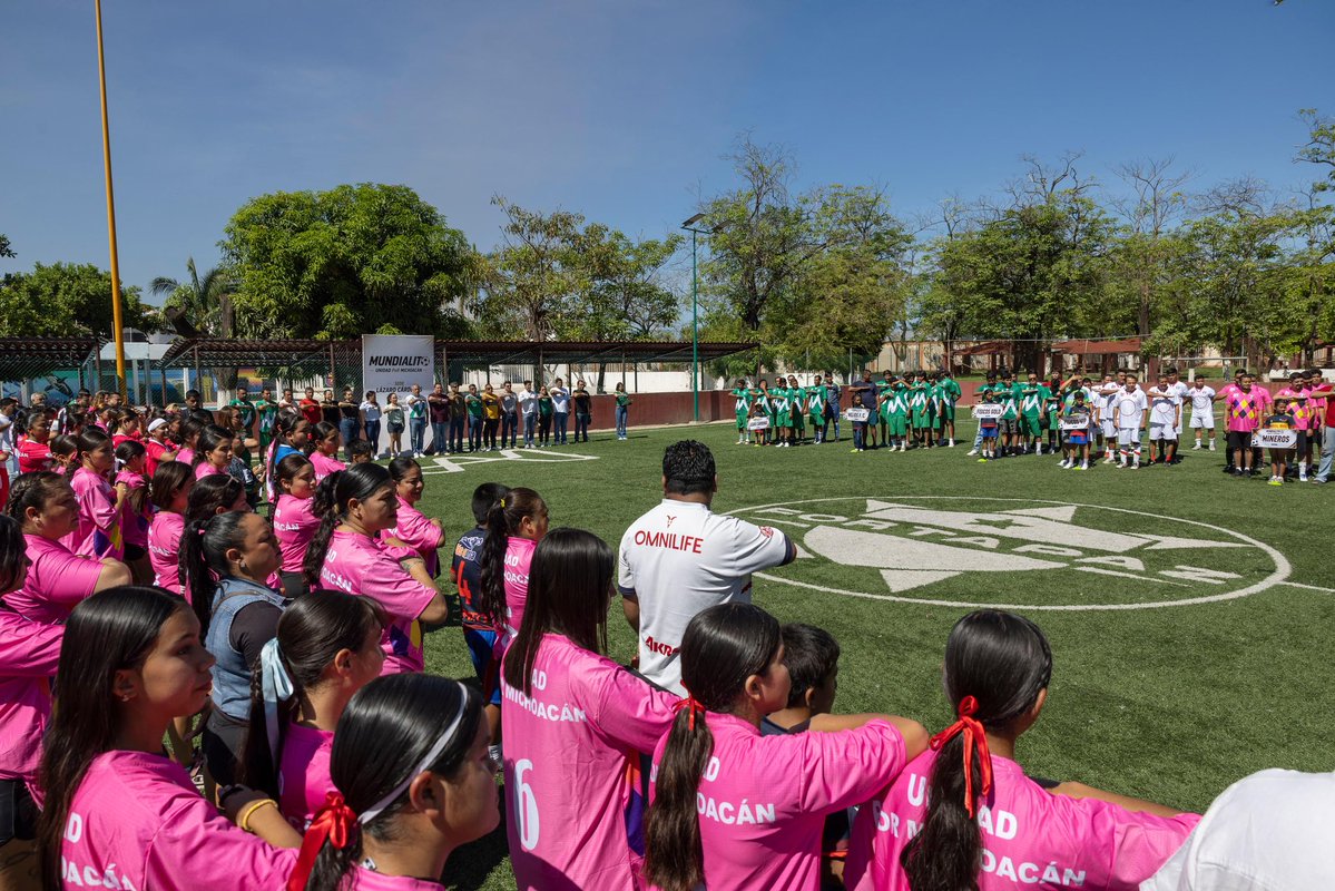 raulmoronO's tweet photo. ¡La pasión por el futbol se extendió al puerto! ⚽️⚓️

En Lázaro Cárdenas pusimos en marcha el Mundialito “Unidad por Michoacán”, torneo que reúne a las y los jóvenes en aras de generar comunidad y que se realiza en respaldo al Mundial Social organizado por la Presidenta @Claudiashein.

#unidadporlatransfoRMación