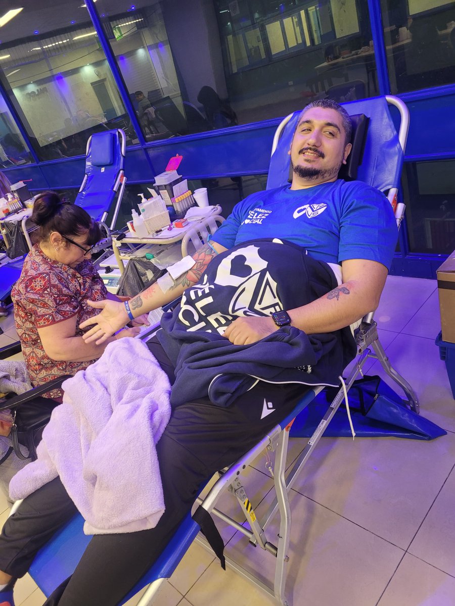 VelezSocial's tweet photo. En este día tan especial, el día internacional del Donante de Sangre, les compartimos fotos de la última colecta realizada por nuestro departamento el sábado pasado.

Participaron 70 personas, de los cuales 60 pudieron donar efectivamente, un éxito total y una colecta record 💙 https://t.co/GIctaGX69d