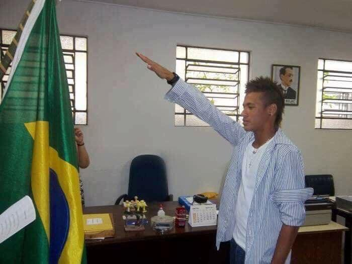 astro_santola's tweet photo. @pin_galaxy3te Lembrando hoje do dia que o Neymar se formou no Proerd. 

Realmente impactante, carregarei no peito https://t.co/CQdlG9eKs2