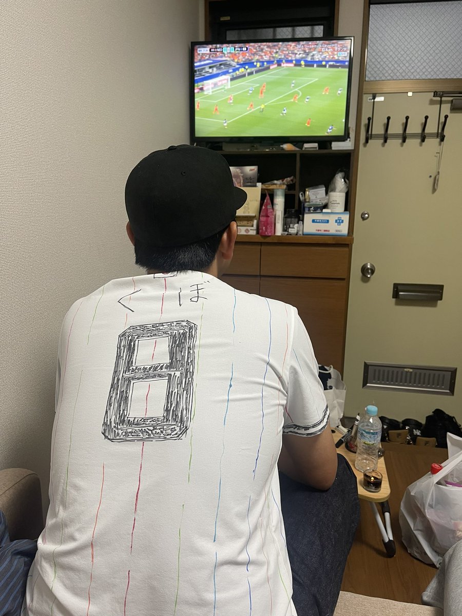 nikun0812's tweet photo. バイト終わりに朝からおしかけてきた

自作Tちょっとクオリティ高いのが悔しい。

頑張れ戸田🔺 https://t.co/v3w2P4gQMN