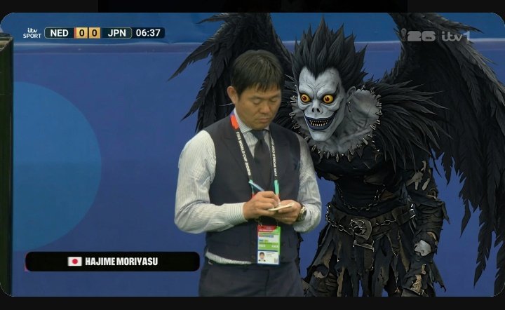 futboltrotters's tweet photo. Moriyasu y su asistente ya están pensando en alguna sustitución. https://t.co/5egxxfMf5b
