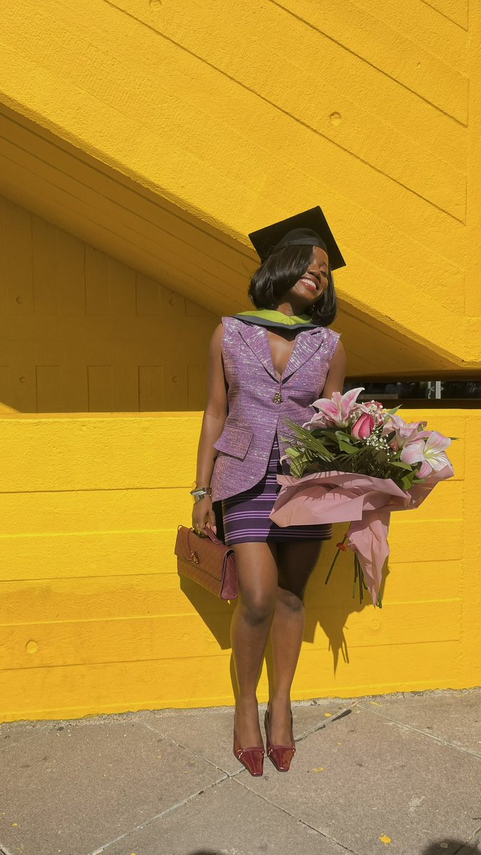 LOluwatodimu's tweet photo. Bsc- Economics 
MA- Fashion design
Different fashion certification and a PhD in fashion soon xx https://t.co/Y39BWrj31e