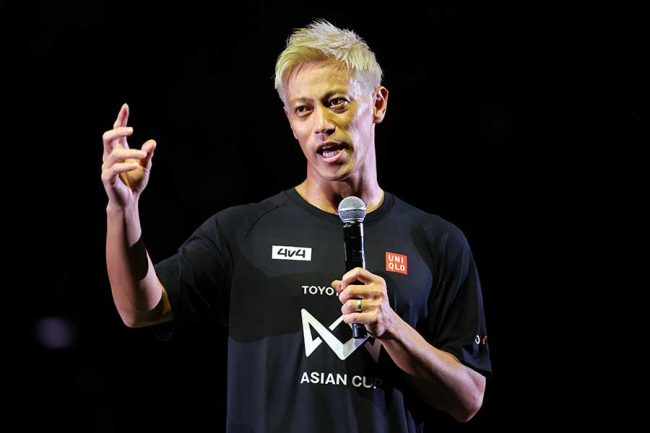 livedoornews's tweet photo. 【北中米W杯】本田圭佑、いきなり無茶ぶり炸裂 NHK中継で柿谷曜一朗に「ボール触れよ」
https://t.co/T2uOhTBW05

ピッチレベルからレポートした柿谷へ「チャンスあったらボール触れよ、曜一朗」と呼びかけた。柿谷は苦笑いしつつ「触ろうか、触らないかという葛藤に今駆られています」と反応。 https://t.co/xjObZzuFBI