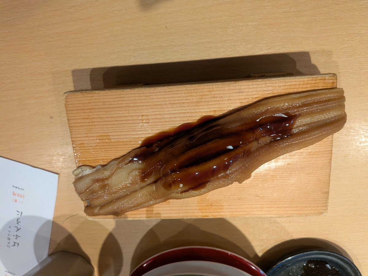 Ramesoso's tweet photo. 取引先に教えてもらった銭湯行ったり寿司食ったり色々しとります。こっち来てからほぼうどん生活なんですが道路挟んで向かい側にうどん屋があるので香川侵食しまくりなんすね。 https://t.co/tliUPXYZLw