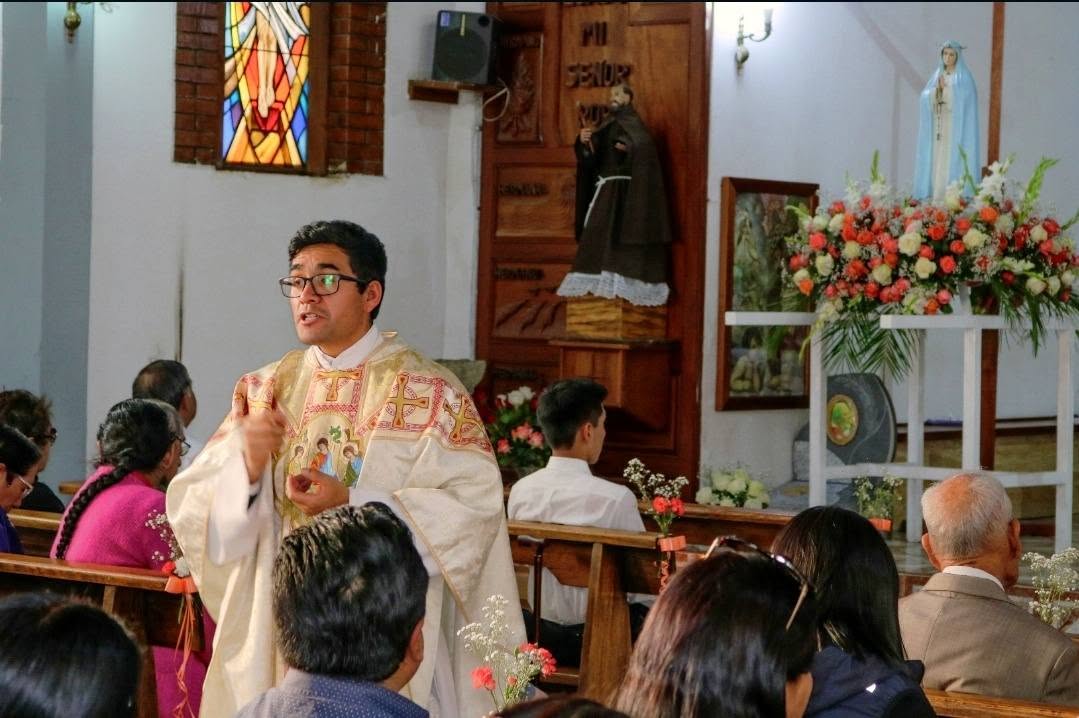 VirgendelPozo's tweet photo. P E R Ú
SANTA MISA POR EL 73 ANIVERSARIO VIRGEN DEL ROSARIO DEL POZO
31 DE MAYO EN EL DEPARTAMENTO DE ANCASH, DISTRITO DE MARCARÁ, SE CONGREGARON LOS DEVOTOS PARA PARTICIPAR EN LA SANTA MISA.
LA CELEBRACIÓN SE REALIZÓ EN LA PARROQUIA SAN ISIDRO, Y SE CORONÓ A LA SANTÍSIMA VIRGEN. https://t.co/V76CCJfhtt
