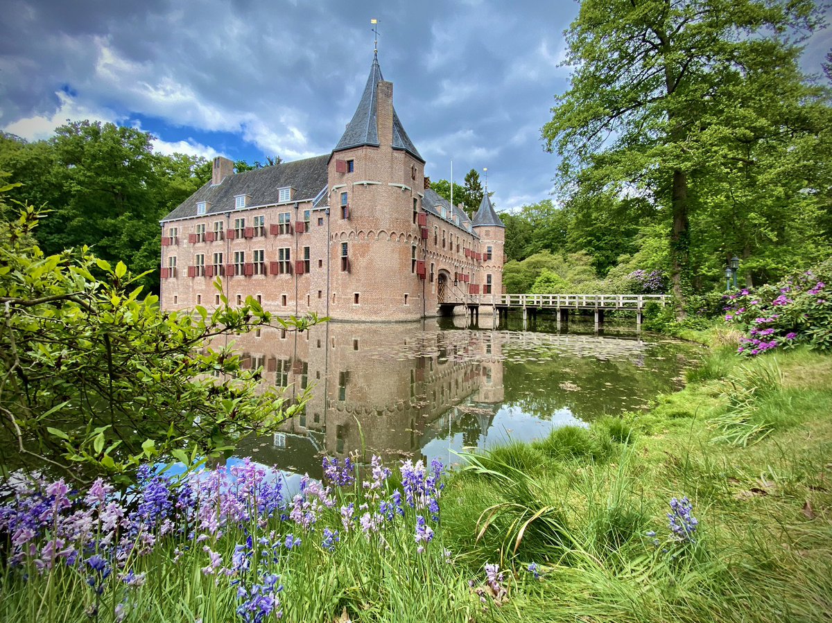 RickEversRoyal's tweet photo. Emperor Naruhito of Japan and King Willem-Alexander are watching the NED-JAP match from hunting castle Het Oude Loo in Apeldoorn. 

On Wednesday, the Japanse imperial couple will officially begin their state visit to the Netherlands. https://t.co/oAV4F0LQiG