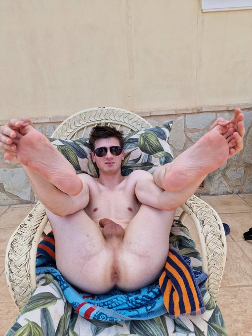 Snauwflake - Belgian Twink - Vers - Tu veux goûter? Tu bouffe mon cul ou ma bite ? Ou alors mes ieps? Want to taste me ? Eat or breed ? 😋 Your choice 😏 https://t.co/41r9cW3fg9