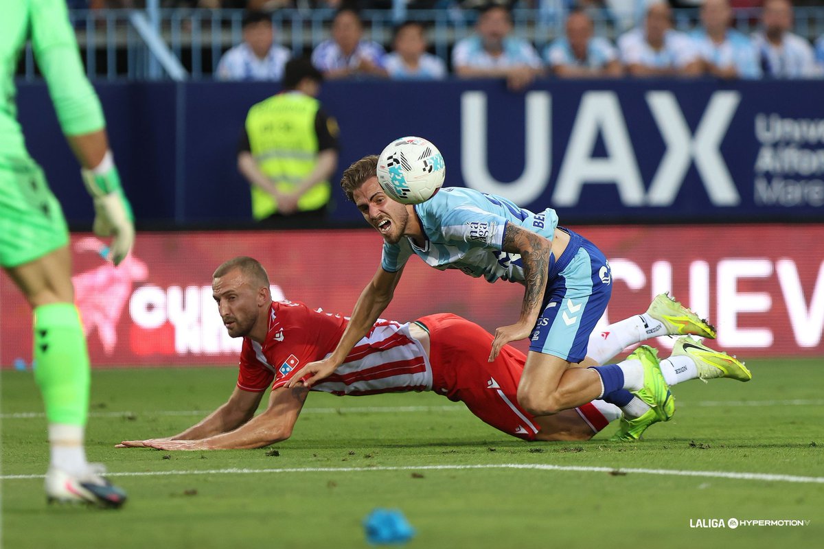 Salva_Arm's tweet photo. Empate que deja todo por decidir. Buen resultado para volver a casa con el factor campo a favor. Bastante concentrado el equipo durante los 90 minutos. En una semana sabremos si somos o no equipo de Primera División. Vamos😎💪🏻⚪️🔴 https://t.co/IXoBLiCaVO