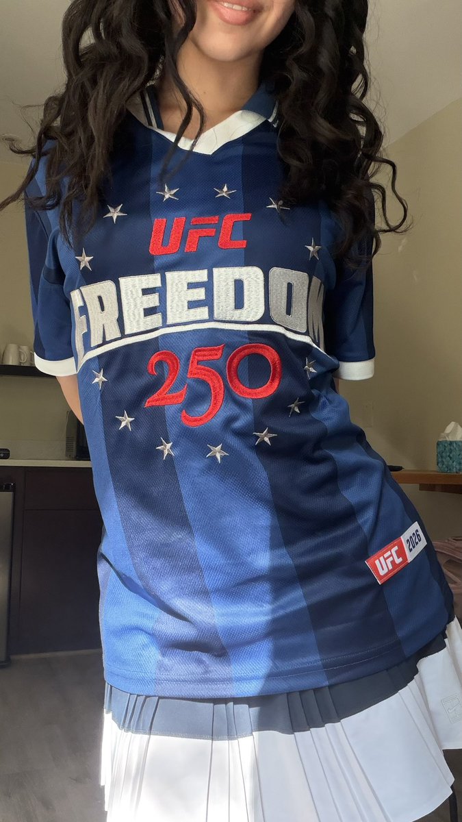Natalieloureda's tweet photo. help me pick an outfit for #ufcdc ๐โฝ๏ธ๐ https://t.co/K8STOVt5aW