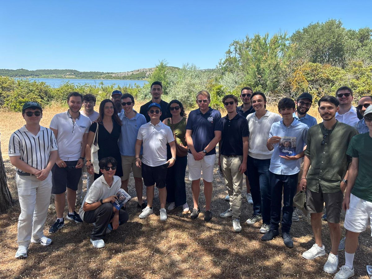 RmnC_LR's tweet photo. 📍 À Gruissan pour la convergence régionale des @JeunesReps_Occ.

Heureux d'y représenter les Jeunes @LR_Tarn lors d'une journée d'échanges et militantisme.

Merci à @lea_lve pour l'organisation, à @mathis_viguier, @arthur_boucaud et tous les participants pour leur engagement 🇫🇷 https://t.co/n4MCxGZ298