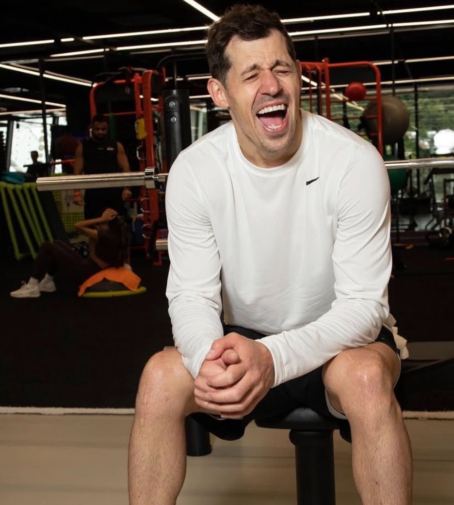 genosbest's tweet photo. geno’s knee scar is something that can actually be so personal https://t.co/ECN9XFJC31