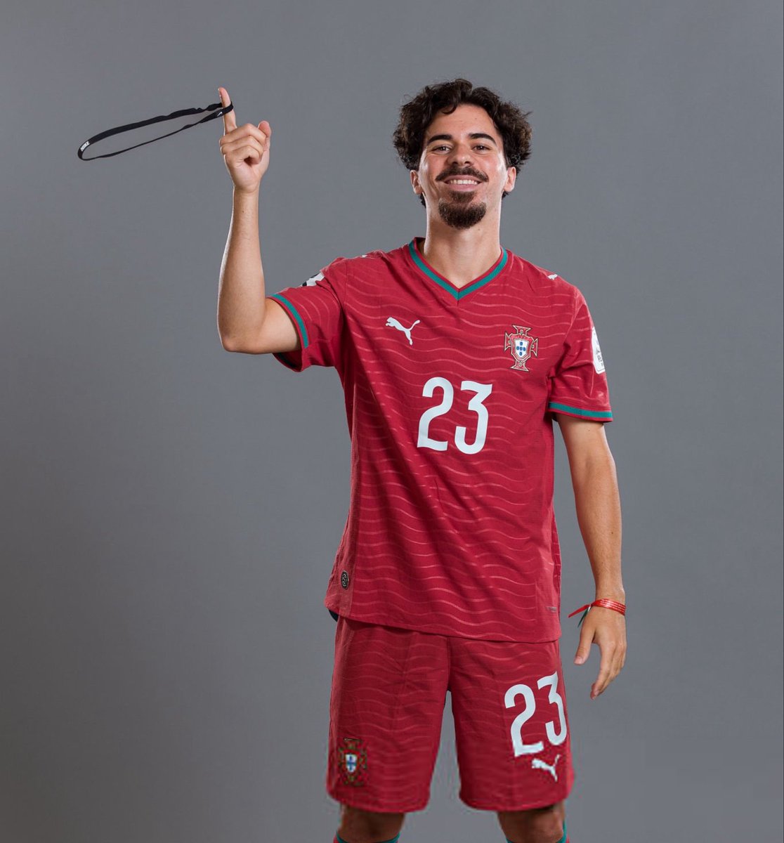 ActuFoot_'s tweet photo. Le meilleur milieu de terrain du Mondial 2026 ? 🇵🇹🤩 https://t.co/Q5mR22ORTE