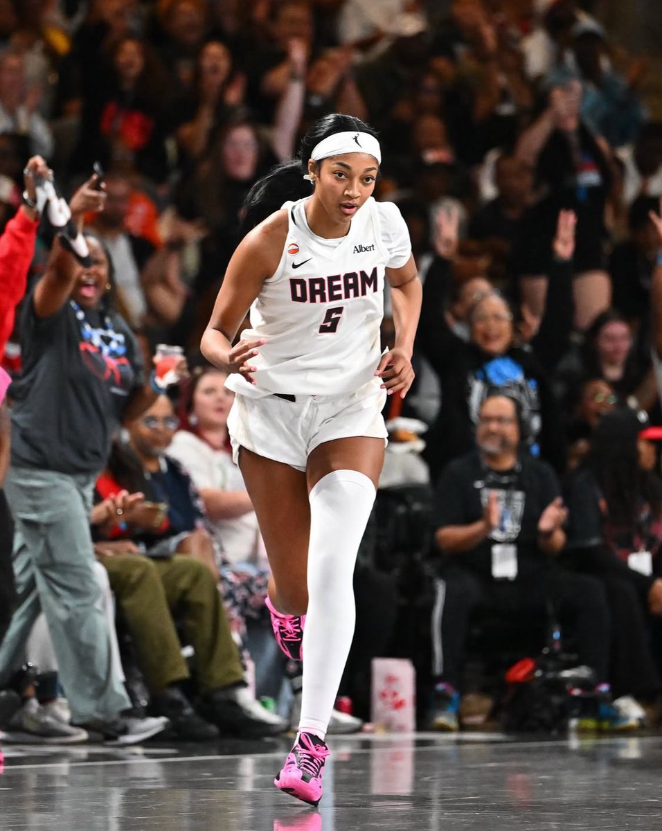 reese4mvp's tweet photo. ANGEL REESE VS TORONTO:

• 15 PTS
• 17 RBS
• 2 STL+BLK
• 27 MINS https://t.co/0oIEzB6ccs