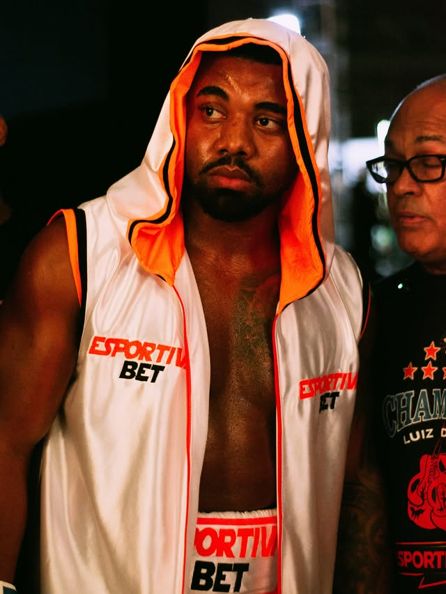 centralreality's tweet photo. Nizam desafia Davi Brito para uma luta de boxe no Music Fight Show. https://t.co/n47LXjARD3