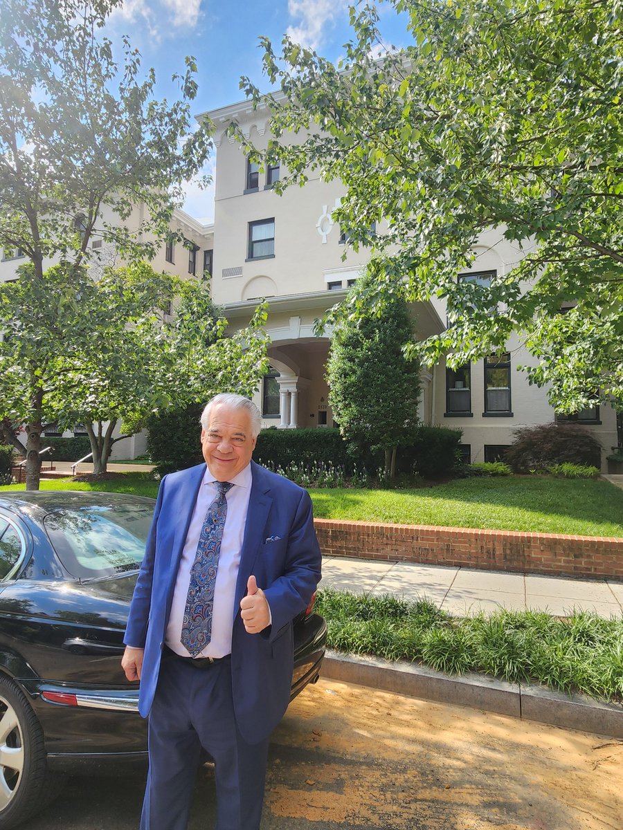 johngizzi's tweet photo. At the Chancellery apartments, 2139 Wyoming Ave NW, where legendary Sen. William Borah, R,-Idaho &amp; wife Mary lived from 1913-40. "Their apartment was on the 2nd floor," a resident told me proudly. https://t.co/nnMvn49yIM