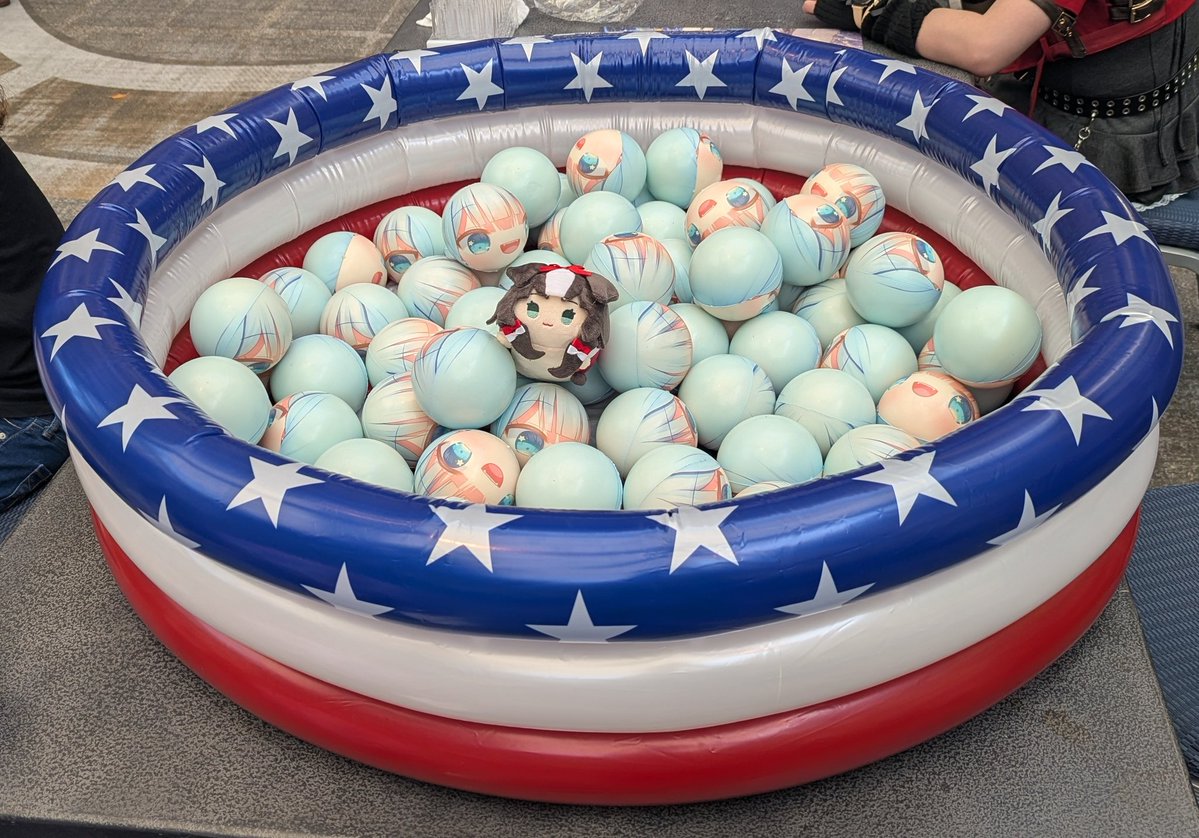 Sisco_chan's tweet photo. #BibiBiscuit #PhaseCon2026 bean bibi infiltrates the jorb pit https://t.co/VCnqSpsOVy
