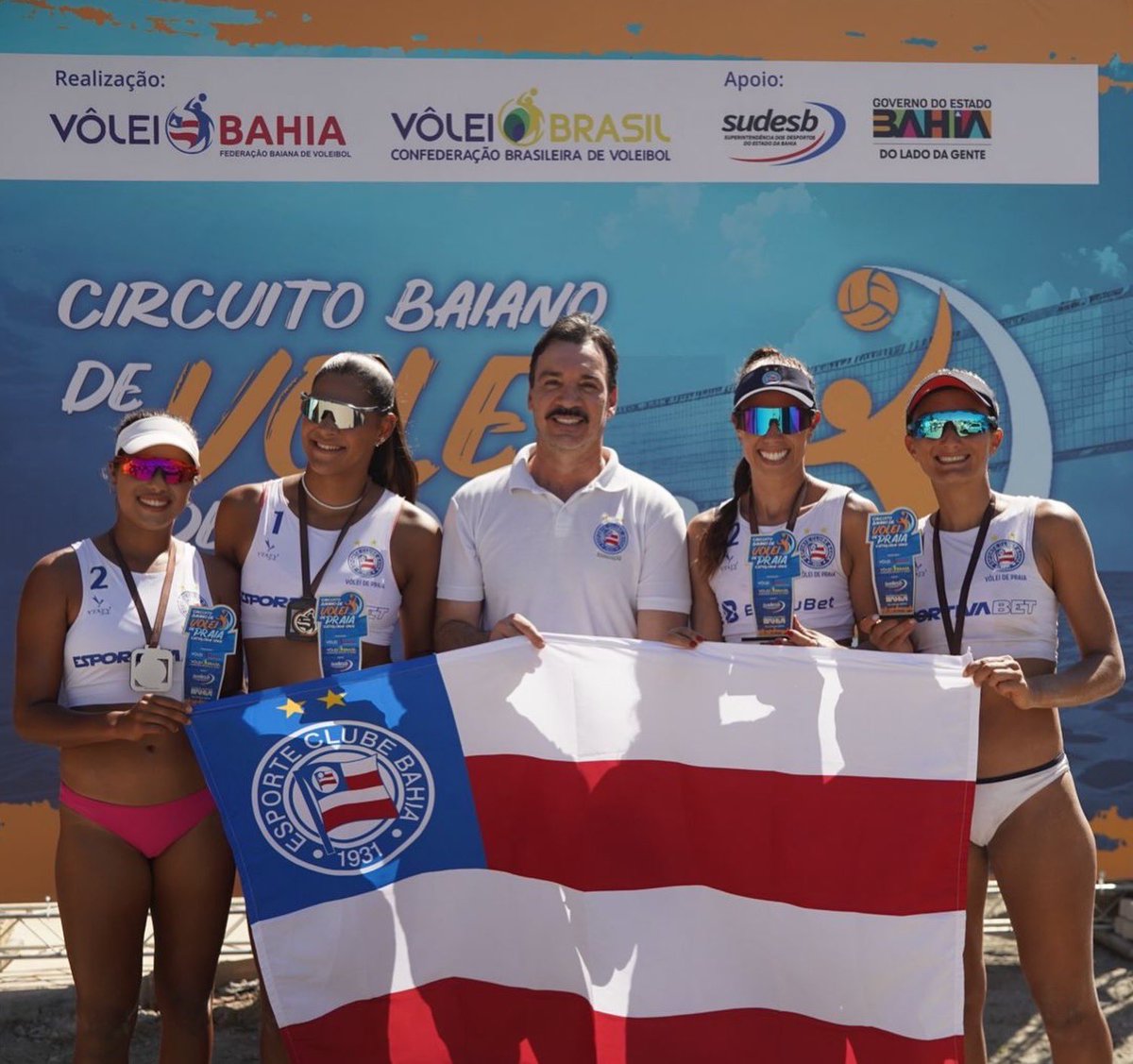 ecbahiaassoc's tweet photo. 📸 Confira as fotos dos momentos que marcaram a nossa caminhada rumo aos títulos da segunda etapa do Campeonato Baiano de Vôlei de Praia.
🥇Tem campeão, tem pódio e tem alegria!
📷 Júnior Ribeiro
#BahiaAssociação #VoleiDePraia #BBMP https://t.co/2fLnm8oepk