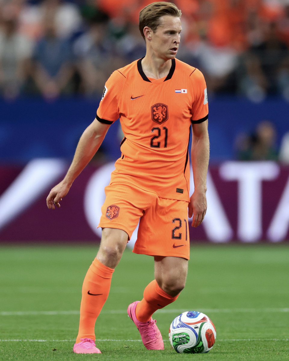 FCBarcelona_cat's tweet photo. 🌎 𝗠𝗨𝗡𝗗𝗜𝗔𝗟 𝟮𝟬𝟮𝟲

👉 Frenkie de Jong s'estrena al Mundial 2026 disputant els 90 minuts en l'empat dels Països Baixos davant el Japó (2-2).

📸 @OnsOranje https://t.co/GQZqrhKoED