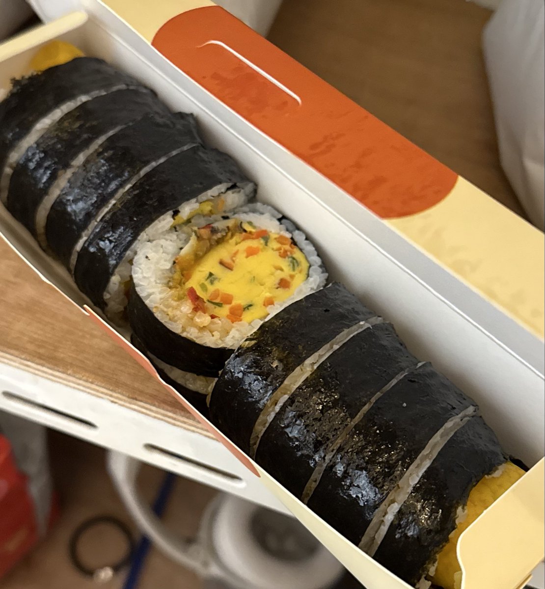 egg6V6's tweet photo. 멀리 못 가는 소녀들아
체인점 중에서 전복김밥 먹고 싶으면 얌샘김밥 머거
근데 가격 8.8 이라 혁명해야 돼•••