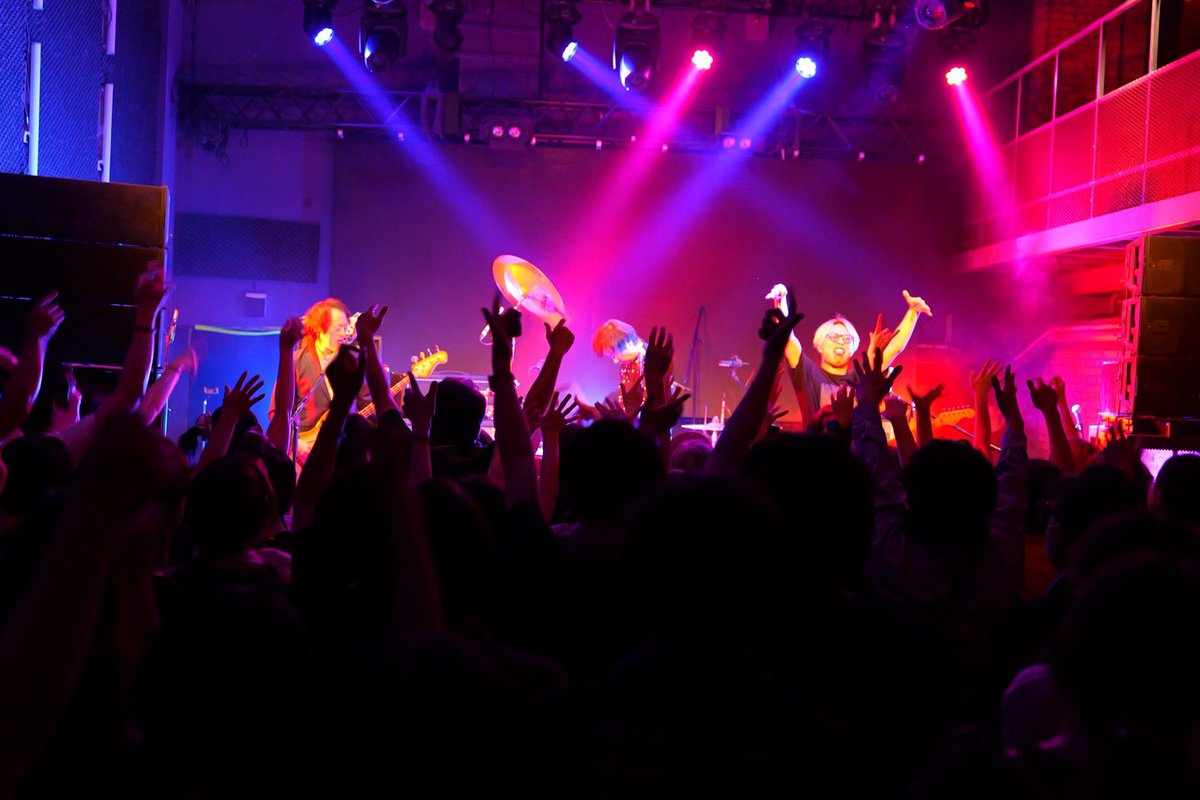 arientalmachine's tweet photo. VOLA&amp;THE ORIENTAL MACHINE ONEMAN ご来場の皆様本当にありがとうございました。これから制作期間に入りますのでしばらくライブはお休みになりますが次ライブする時は新曲盛り沢山でしょうから今回来れなかった皆様も合わせて胃腸体調整えてお酒ガブ飲み&amp;ダンスの準備しといてください。みんな大好き！ https://t.co/qyknfENsV6