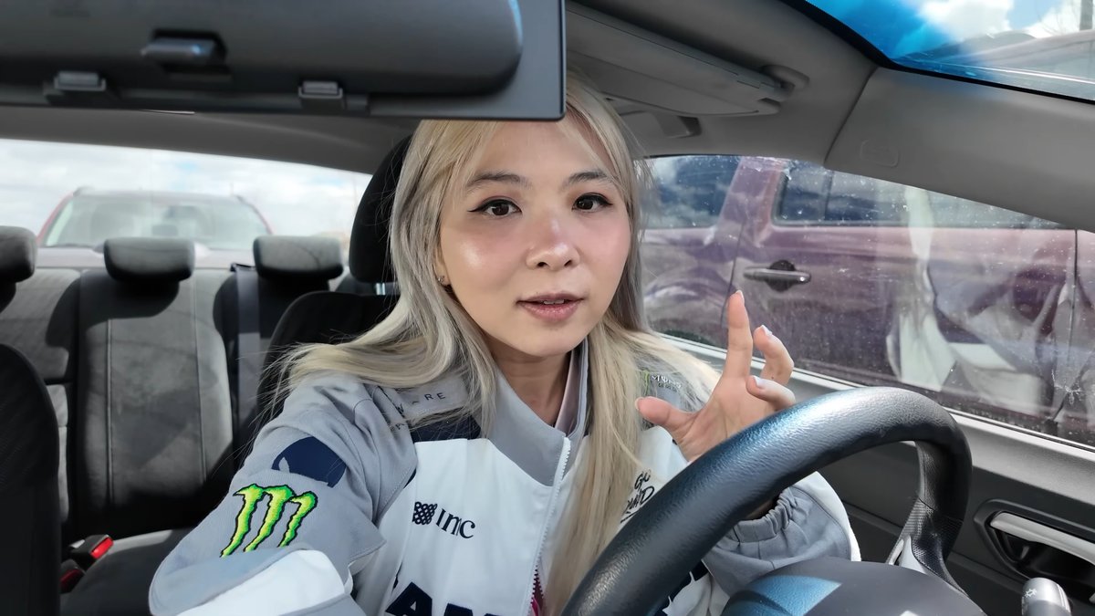 YvonneGooner's tweet photo. Been a while since ive been able to say this .. but!
VLOG VLOG VLOG VLOG! https://t.co/95oVsGaGif