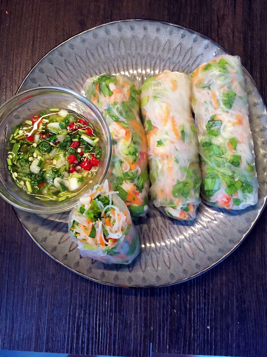 HotSx14's tweet photo. [Just wrapped a cozy lunch—homemade veggie wrap stuffed with crisp greens, roasted veggies u0026 a drizzle of tahini. Simple, tasty, and fuel for the rest of the day! ]， https://t.co/ExGEfVmRKU