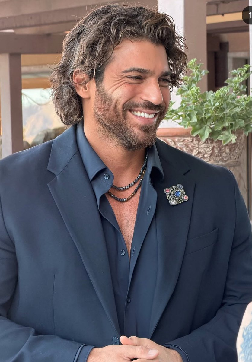 zaro_raz's tweet photo. #CanYaman vive tu vida, como siempre desees! ❤️🥂 https://t.co/ymsmoYyxng