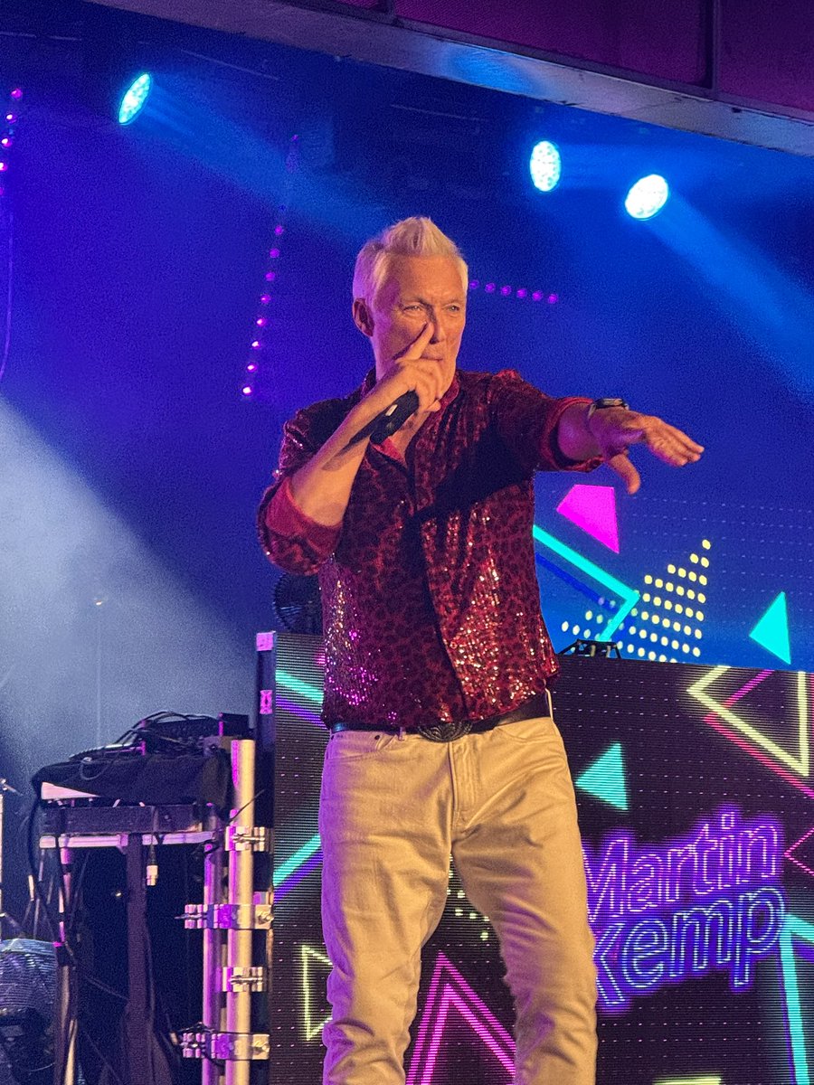emmalou1867's tweet photo. Had an amazing night @BigWeekenders watching the amazing @realmartinkemp plus the other amazing acts. My head is sore, my body is broken but it was 1000% worth it. Thanks for an amazing time everyone https://t.co/EERLnkXKAJ