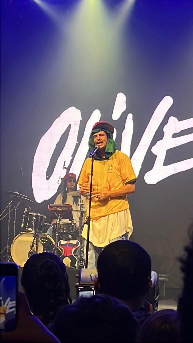 brvno_borges's tweet photo. Pensar que uma semana atrás eu tava vendo ele ao vivo.
Descanse em paz @Olivertree 😭 https://t.co/YZIPqMIosV