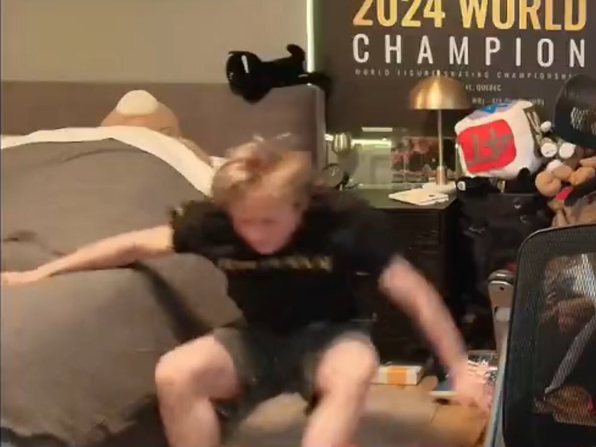 suggestme_name's tweet photo. When you backflip after a 4 hours stream https://t.co/tRMMAGLFBK
