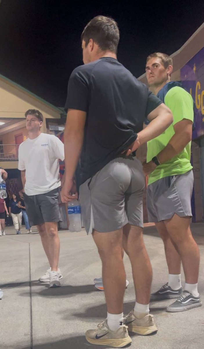🍑👀 tweet media