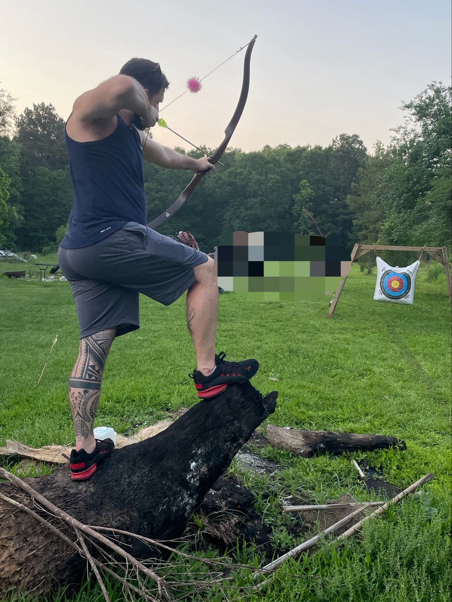 JaceMentorPup's tweet photo. Any gay hunters? #archery https://t.co/TadAh5W0AD