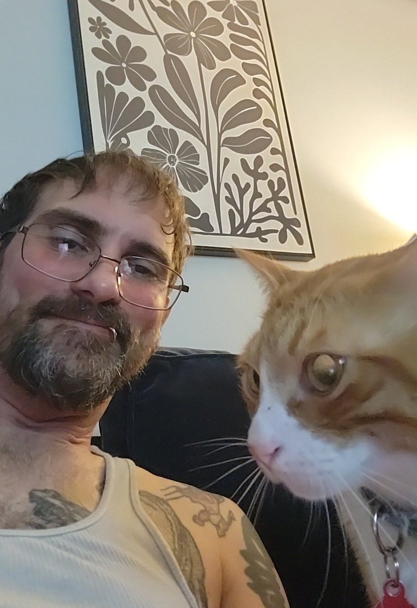 ThatFknGuy4420's tweet photo. Back home and relaxing for the night
Ricky's happy about it too

#CatsOfX #SundayRest #WeekendGrind https://t.co/OrzYuoajad