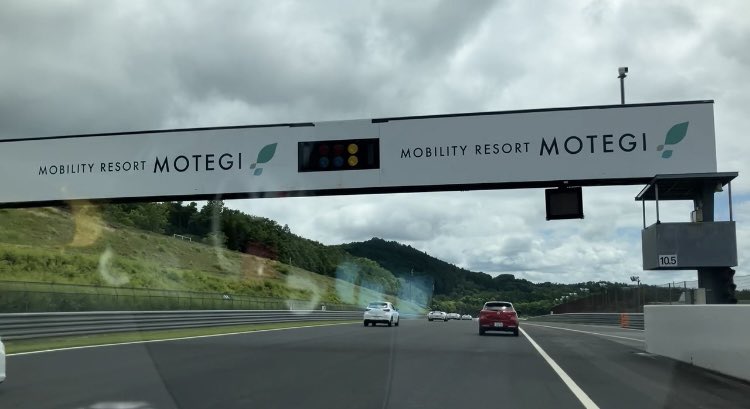 ChanmariL3909's tweet photo. ALL MAZDA CAR'S MEETING in MOTEGI 2026
初めてのもてぎでしたが、オーバルコース最後のパレードラン最高だった👍
#もてぎ #オーバル #最後 #パレードラン #MOTEGI #集合写真 #台数多すぎ #楽しかった #動画編集下手くそすぎる https://t.co/0afwTThvga
