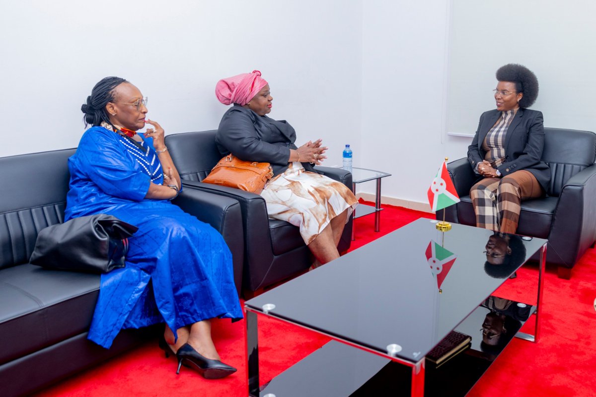 OPDD_Burundi's tweet photo. L'Ambassadeur Joséphine a salué le courage et le dévouement de SE @Burundi1stLady en faveur du bien-être de la population. Les échanges ont également porté sur les voies et moyens de renforcer la coopération pour un avenir prometteur entre le Burundi et le Gabon. https://t.co/8oFQhYjH1e