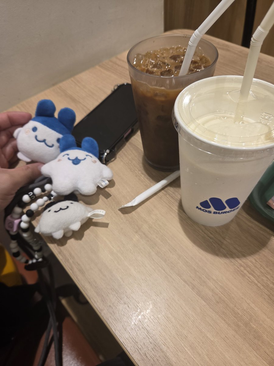 sy50821's tweet photo. 腰が痛い疲れたよ〜！

大好きなモスバーガー！ https://t.co/IABrCSvh1Q