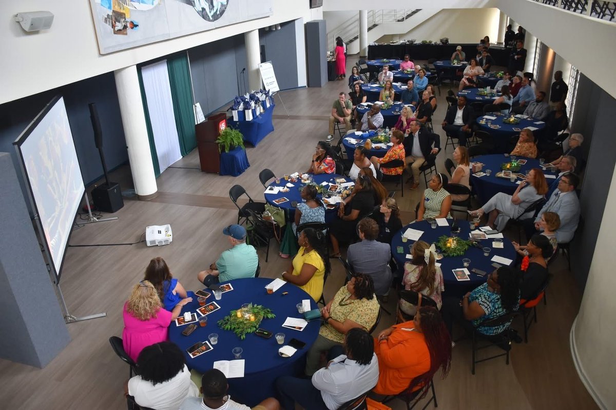LeadershipAiken's tweet photo. 🎓 Congrats to the Leadership Aiken County Class of 2026!

This year’s class raised $33,000 for a new Salvation Army bus, improved the Salvation Army Shelter, and secured funding to support its future. A lasting legacy of leadership and service! 

#LeadershipAikenCounty #LAC https://t.co/YTRNT5gQ8g