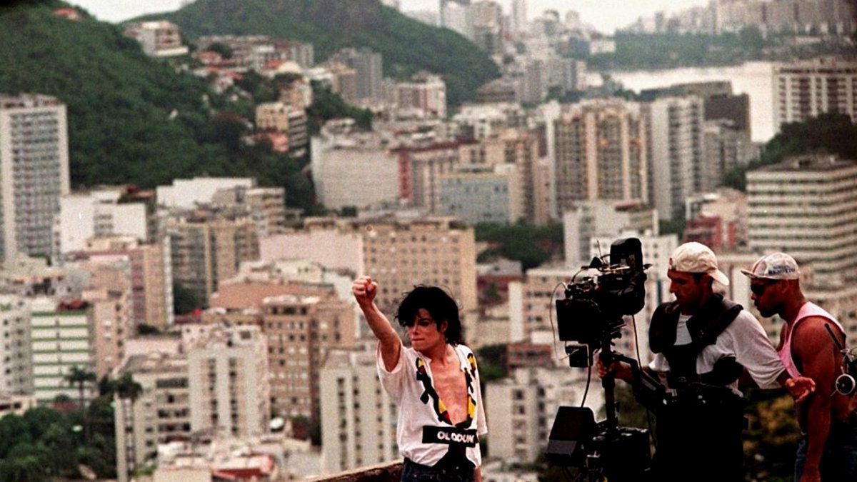 centralmjfan's tweet photo. 1996: Michael Jackson no Rio de Janeiro, Brasil 🇧🇷 https://t.co/o4ZmKAzGtu