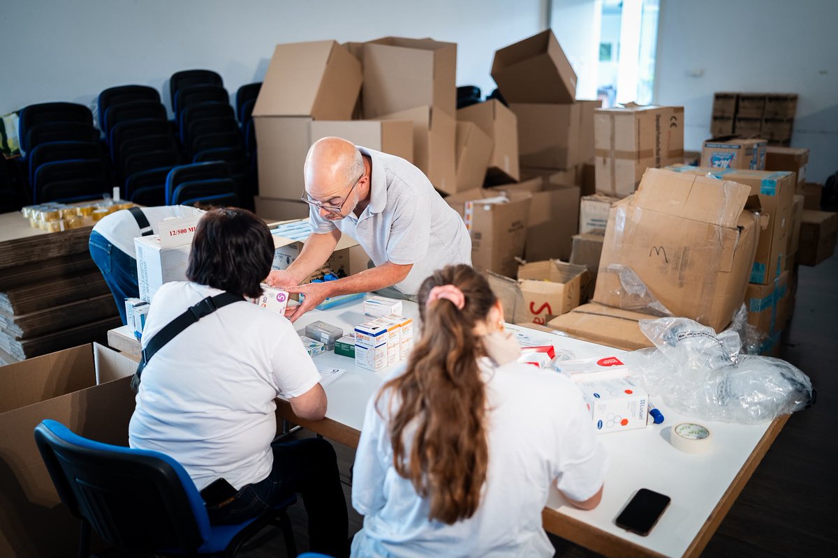 malaga's tweet photo. La campaña de recogida de material sanitario en el Centro Municipal de Recursos Participativos para los damnificados por los terremotos en Venezuela se amplía hasta el jueves. Las personas y entidades interesadas pueden entregar productos entre las 9:00 y las 21:00 horas. https://t.co/8WZLiQ0Udw