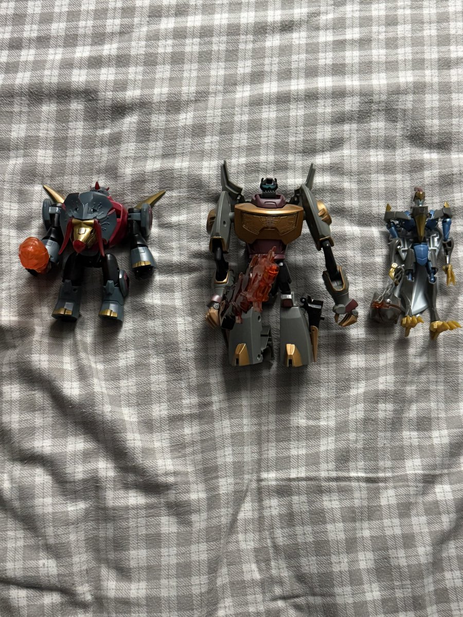 Caltainty's tweet photo. Selling these transformers figures, really need to sell asap.

Combiner hunter girls lot : $180

Animated dinobots lot: $120

Titans return Soundwave: $30

Transformers lot with tigatron; $60 https://t.co/sYaRdkmIzt