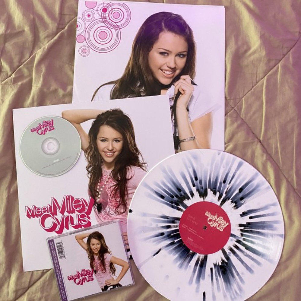 spicymiley's tweet photo. no matter your age, meet miley cyrus still feels like coming home to your childhood https://t.co/Nw8Na5A9WX