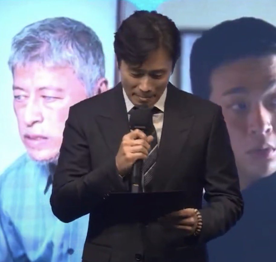 nootherblues's tweet photo. "no i can't laugh yet" him trying to keep himself together before cracking his joke 😭 https://t.co/9ZDhsyGpqi