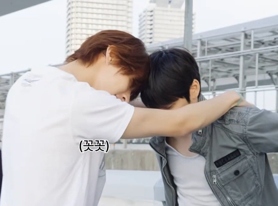 ToriNyanzi's tweet photo. ตอนทีเซอร์ถ่ายแค่รองเท้าก็ว่ายิ้มๆละ เบื้องหลังเอาหัวจุ่มกัน ชั้นจะเดรสสสส https://t.co/YxKBVtr8p7