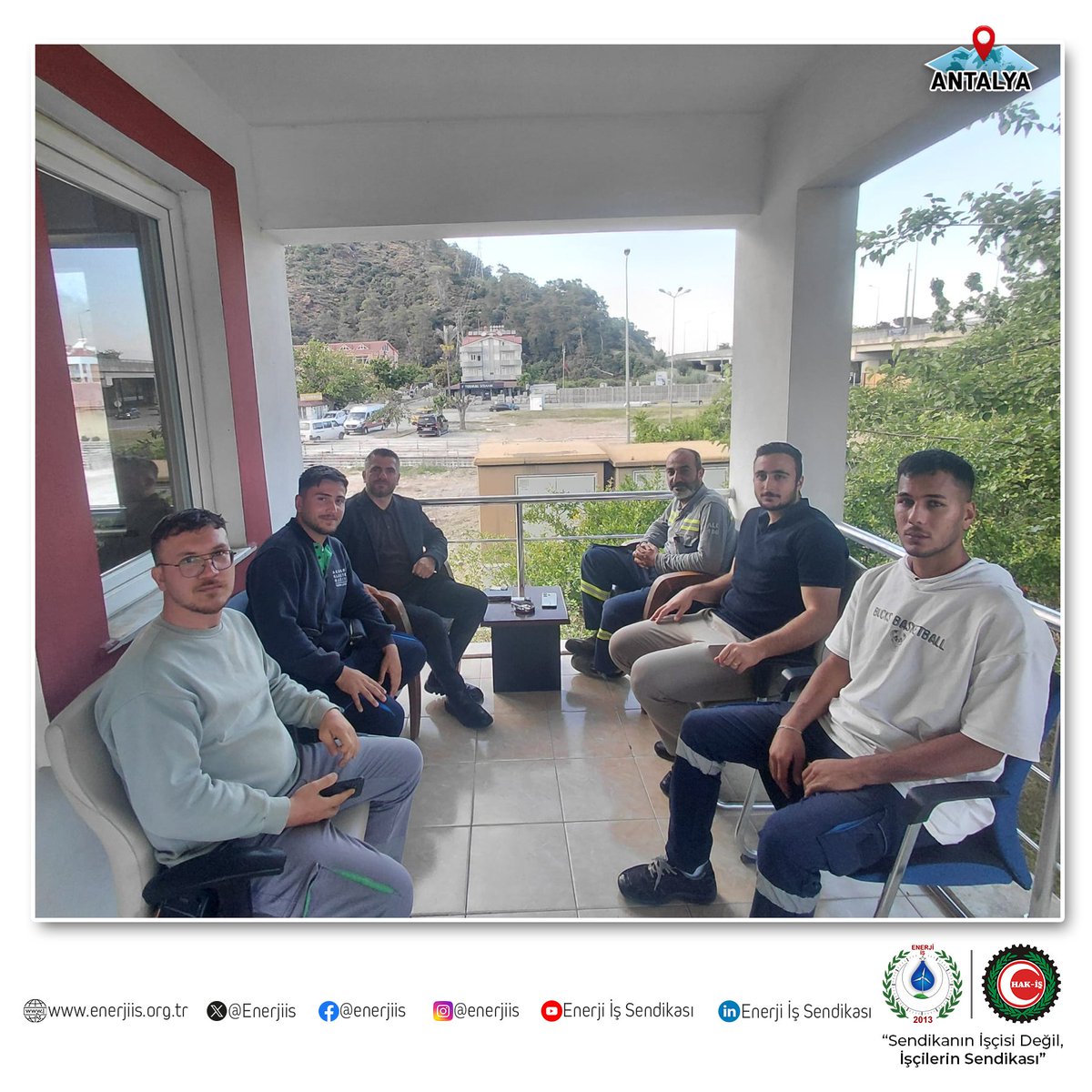 Enerjiis's tweet photo. Genel Başkan Yardımcımız Sn. Cemal Soysal SÜRMEN tarafından Akdeniz Elektrik Dağıtım A.Ş. Antalya Kemer Kayıp Kaçak, Endeks Okuma ve Arıza Onarım Bakım birimlerinde görev yapan üyelerimiz ziyaret edilmiştir. Gerçekleştirilen ziyarette üyelerimizin talepleri ele alınmış ve sendikal faaliyetlere ilişkin bilgilendirmelerde bulunulmuştur.

Misafirperverlikleri için değerli üyelerimize teşekkür eder, çalışmalarında başarılar dileriz.

@AEDASKurumsal 

#enerjiişsendikası #sendikanınişçisideğil #işçilerinsendikası #sendikalçalışma #aedaş #antalya