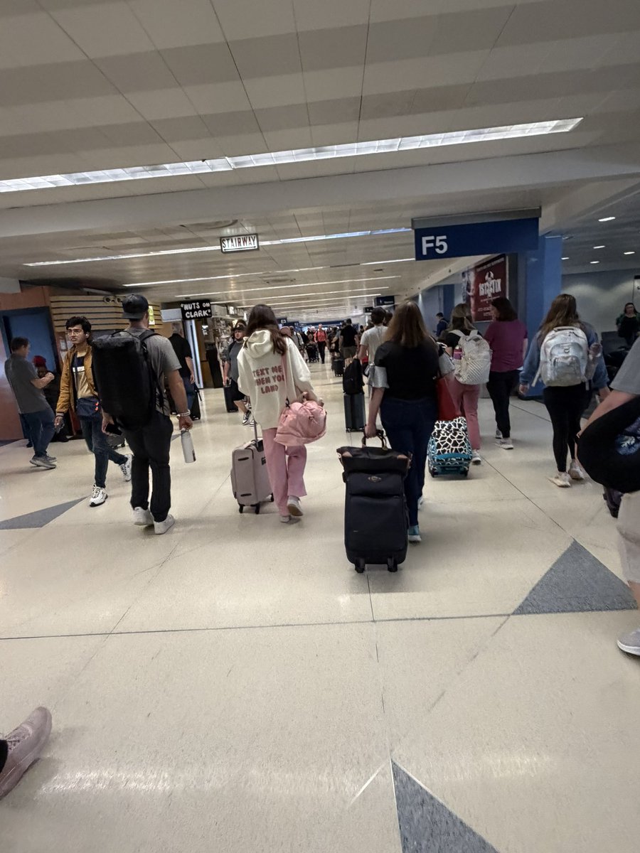 FReSH_CLaSS's tweet photo. @Dmills___ just landed in Chicago, checking in. Am I good? https://t.co/7LHr4EOrYm