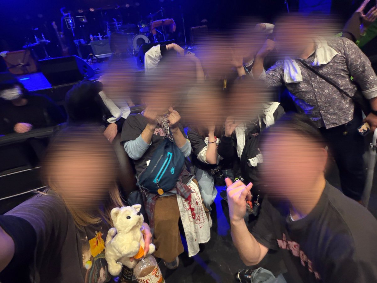 sion_re_start's tweet photo. BiSH解散から3年か🍃

あの時は思いもしなかったけど、今ではライブに行けばたくさんのおともだちに会えるし、それを楽しみにまた頑張る火種になってる!!

 BiSHを好きで良かった！
 
#BiSH https://t.co/k6ahBnSYtn